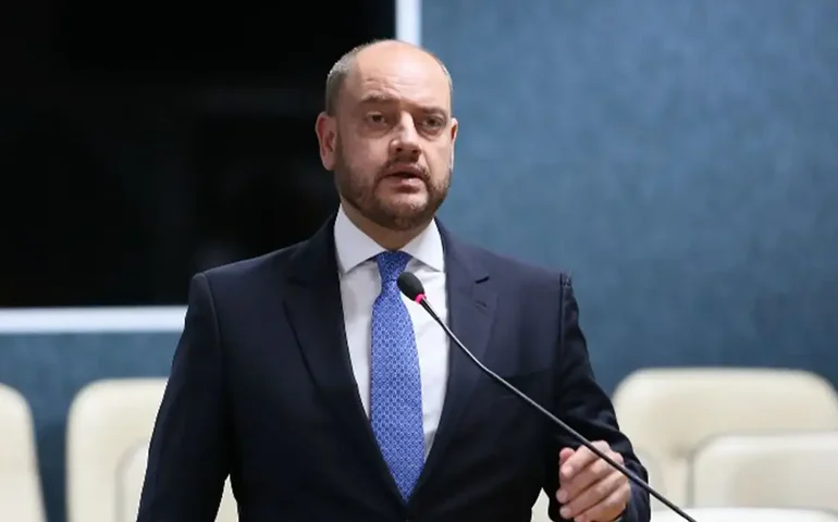 Governador em exercício do Rio faz mudanças no comando de secretarias