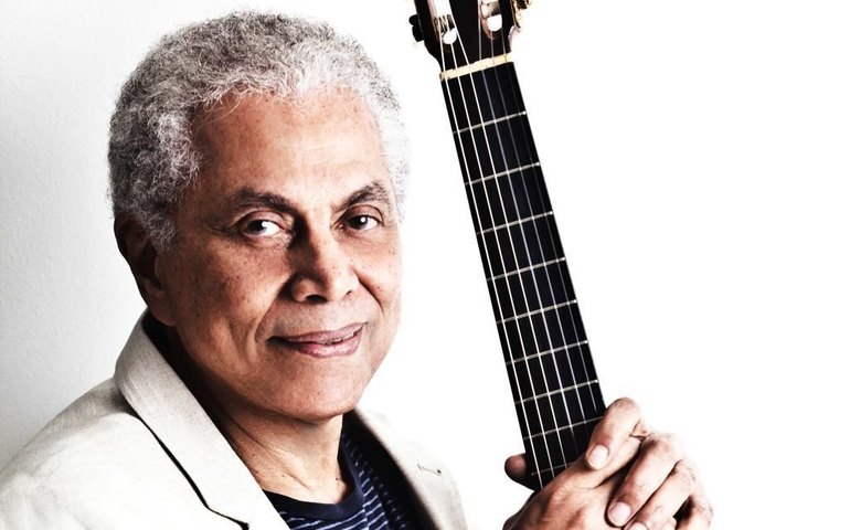 Paulinho da Viola toma segunda dose da vacina contra novo coronavírus