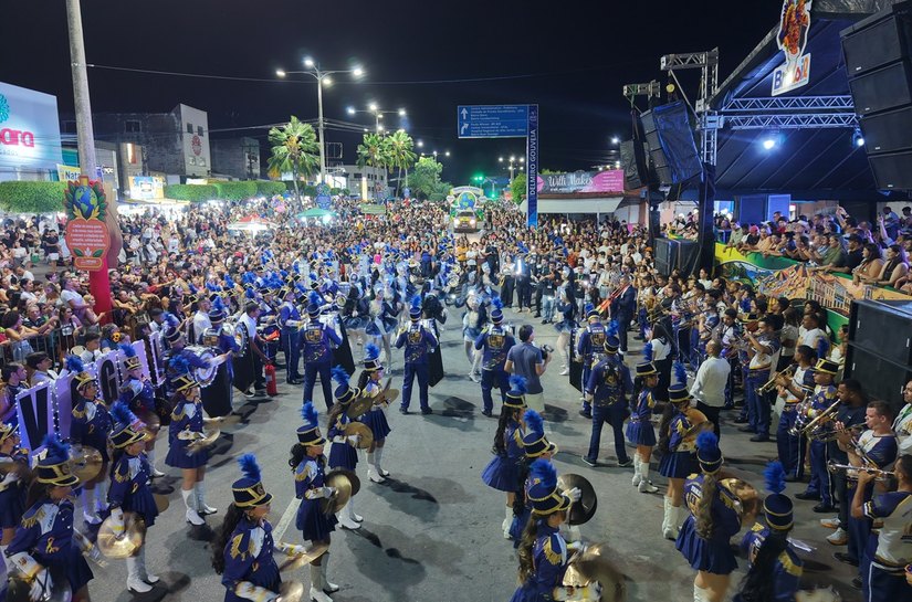 Delmiro Gouveia registra o maior Desfile Cívico de sua história com multidão no Centro para celebrar a diversidade