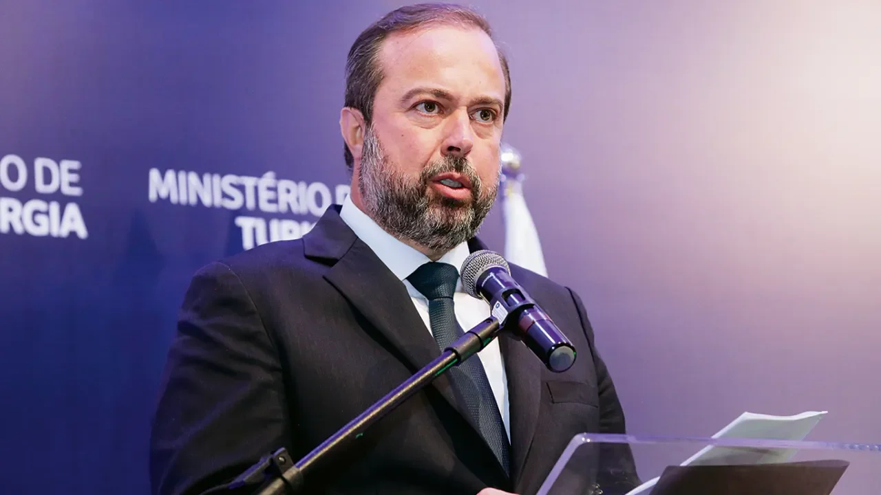 Silveira defende que Petrobras negocie recompra de refinarias privatizadas