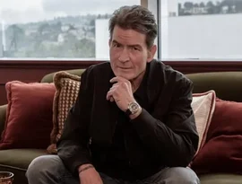 Charlie Sheen explica por que não fala com Jon Cryer, de 'Two And A Half Men', há tantos anos