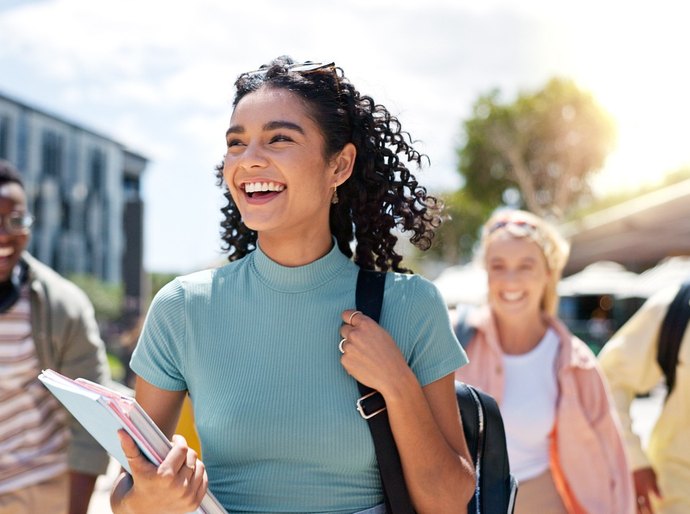 Descubra como usar a nota do Enem para estudar em universidades fora do país