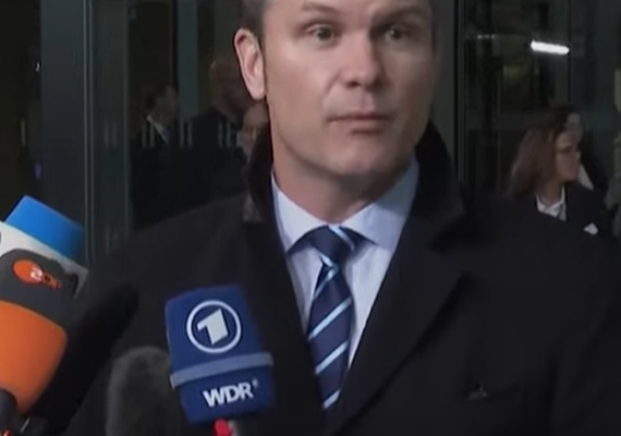 Presença de tropas dos EUA na Europa é forte, mas não será para sempre, diz secretário Hegseth