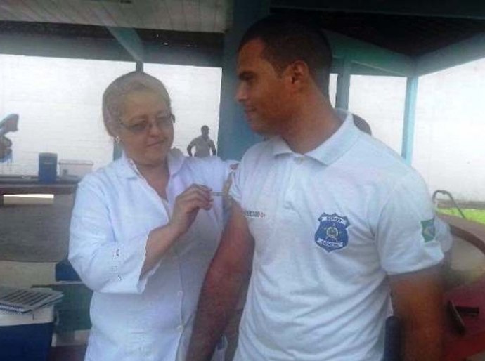 Socioeducandos e funcionários da Seprev recebem vacina tríplice viral