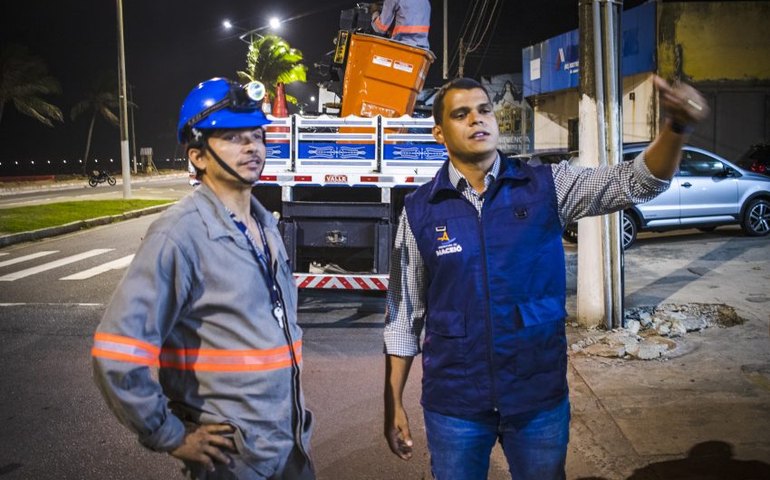 Após instabilidade, iluminação da Assis Chateaubriand recebe manutenção