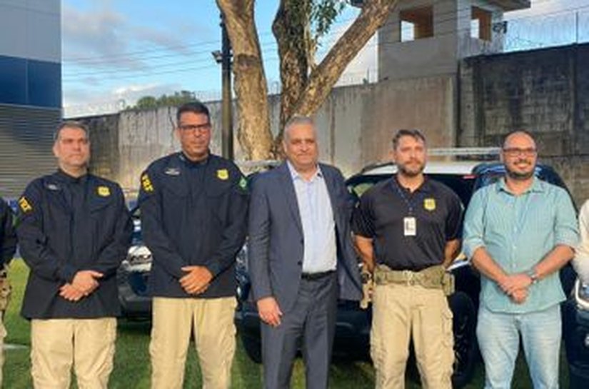 Deputado Alfredo Gaspar entrega duas novas viaturas para a PRF em Alagoas