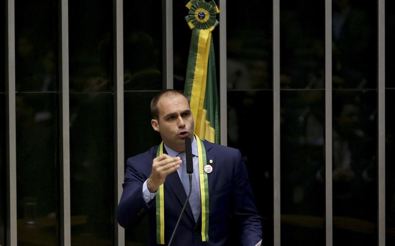 Eduardo Bolsonaro costura alianças para candidatura em 2026, em tentativa de manter bolsonarismo vivo