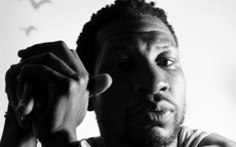 Ator da Marvel é condenado a um ano de reabilitação por caso de violência