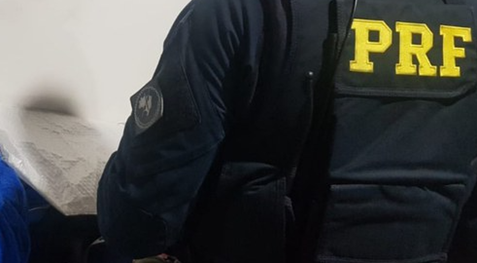 Bagagem com dois tabletes de cloridrato de cocaína é apreendida na BR-101 em Estância / Foto: Foto: PRF/SE