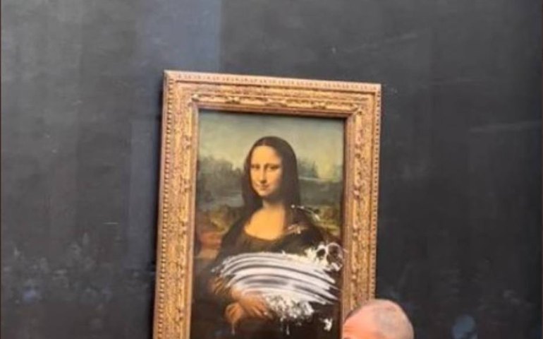 &#8216;Mona Lisa&#8217;, obra de da Vinci, sofre ataque de visitante no Louvre