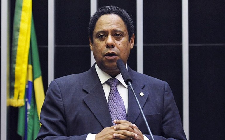 Orlando Silva diz que Anatel é opção mais forte para fiscalizar lei das Fake News