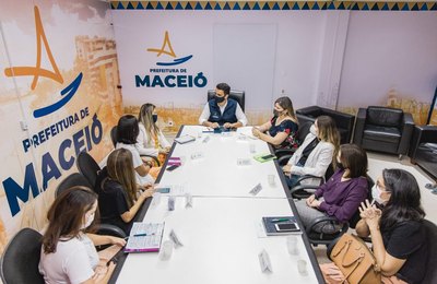 Prefeito JHC recebe Movimento Lactantes pela Vacina 