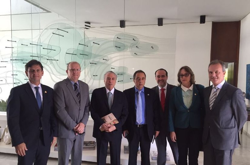 Presidente da AMA participa de encontro com Michel Temer em Brasília