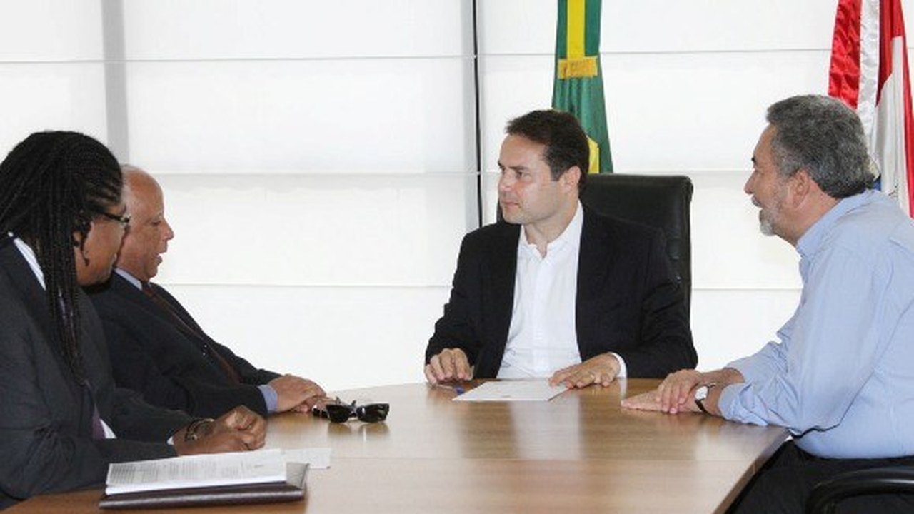 Renan Filho discute conservação e promoção do Quilombo dos Palmares
