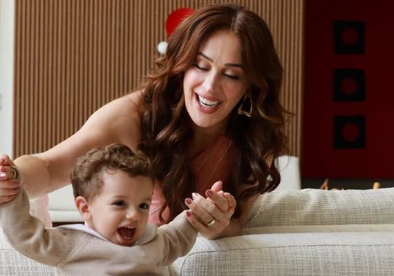 Claudia Raia comemora dois anos do filho caçula, Luca
