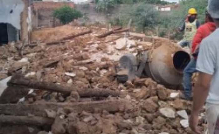 Imóvel desaba em Pão de Açúcar e deixa uma pessoa ferida