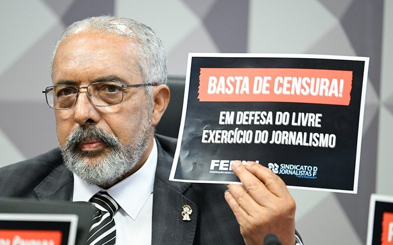 Debatedores repudiam agressões a jornalistas e defendem proteção à imprensa
