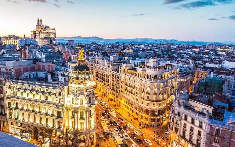 Em meio a revolta contra turistas, Espanha deve bater recorde e receber 41 milhões de estrangeiros