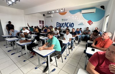 Prefeito Marcelo Beltrão garante reajuste salarial aos motoristas do transporte escolar