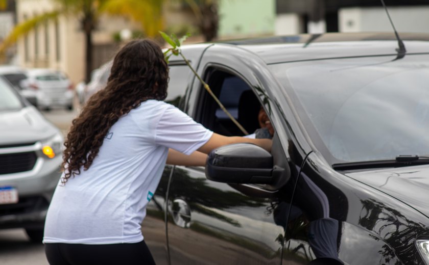 Renasce Salgadinho celebra Dia da Árvore com distribuição de mudas no Centro