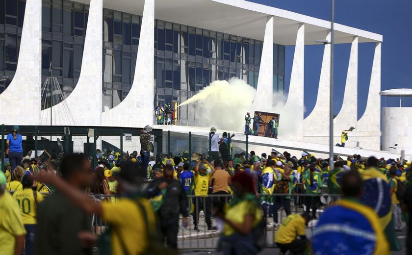 Entidades do setor econômico repudiam invasões aos Três Poderes