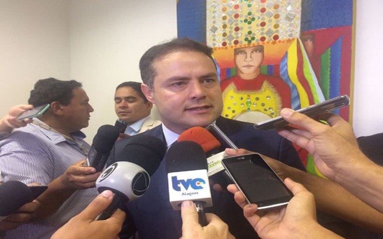&#8220;Precisamos contratar policiais&#8221;, diz Renan Filho sobre números de homicídios