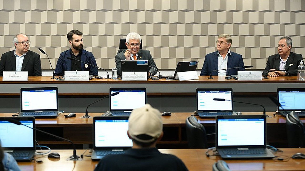 Olimpíadas do conhecimento abrem portas para alunos e para o país, aponta debate