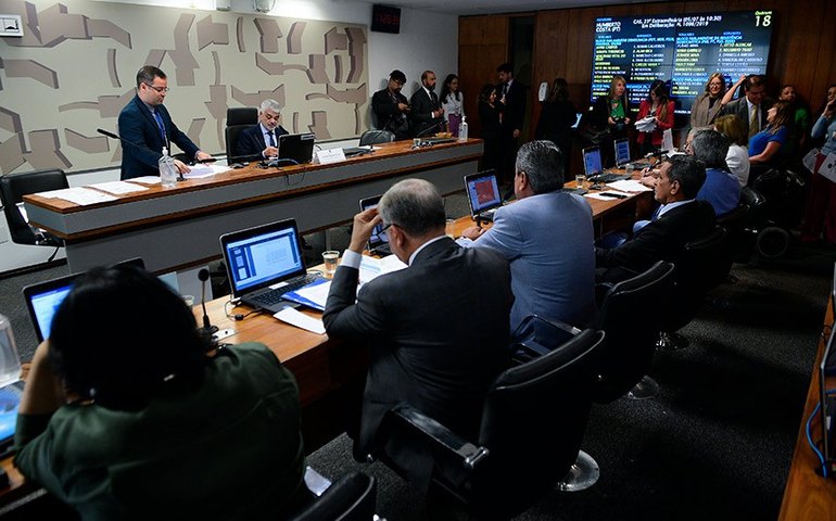 Projeto aprovado na CAS proíbe vínculo empregatício de religiosos com igrejas