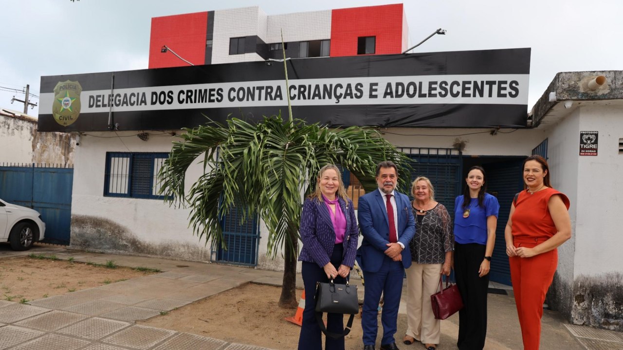 Procurador-geral de Justiça visita Delegacia Especializada do Adolescente em Conflito com a Lei