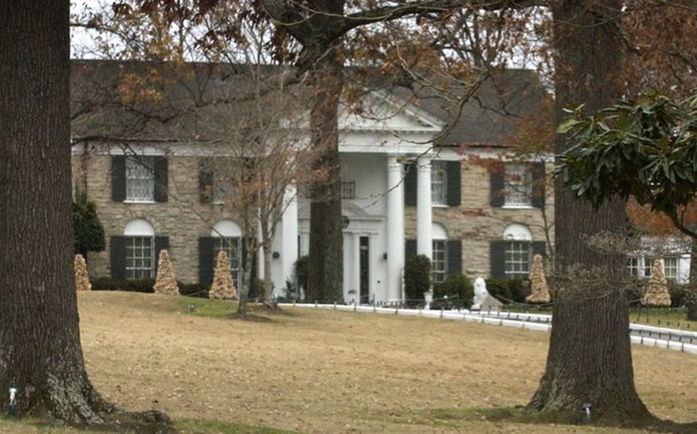 Mulher é presa acusada de esquema para roubar propriedade de Elvis Presley em Graceland, nos EUA