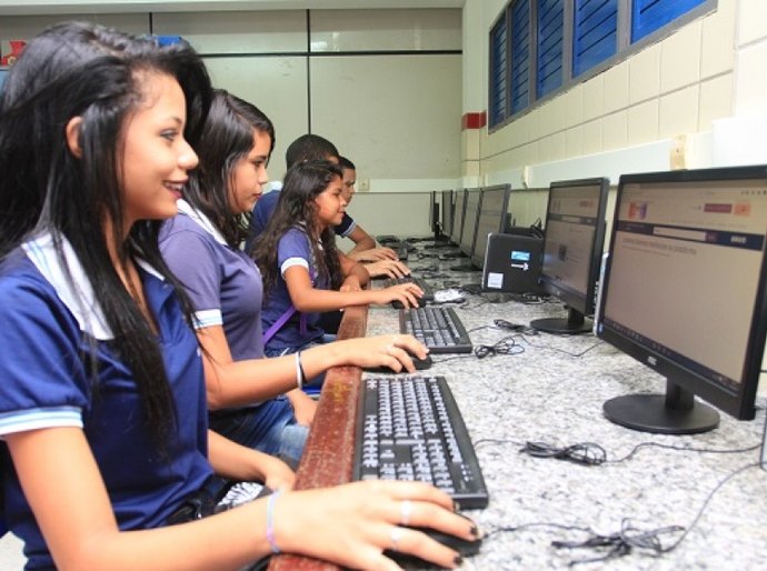 Escolas estaduais de Palmeira ganham com laboratórios de informática