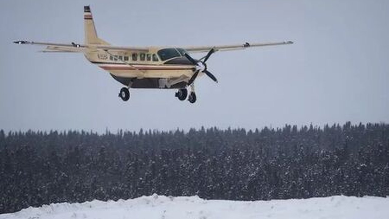 Avião com 10 pessoas desaparece no Alasca