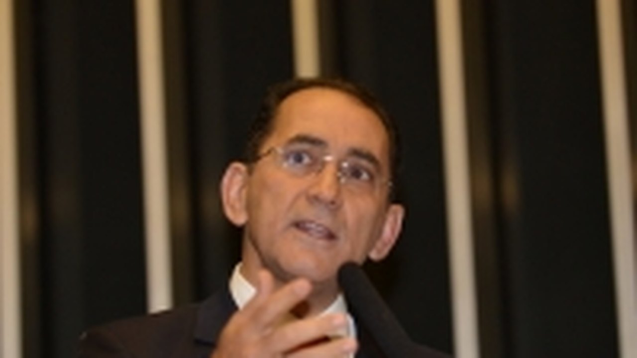 Barbosa determina prisão do deputado João Paulo Cunha