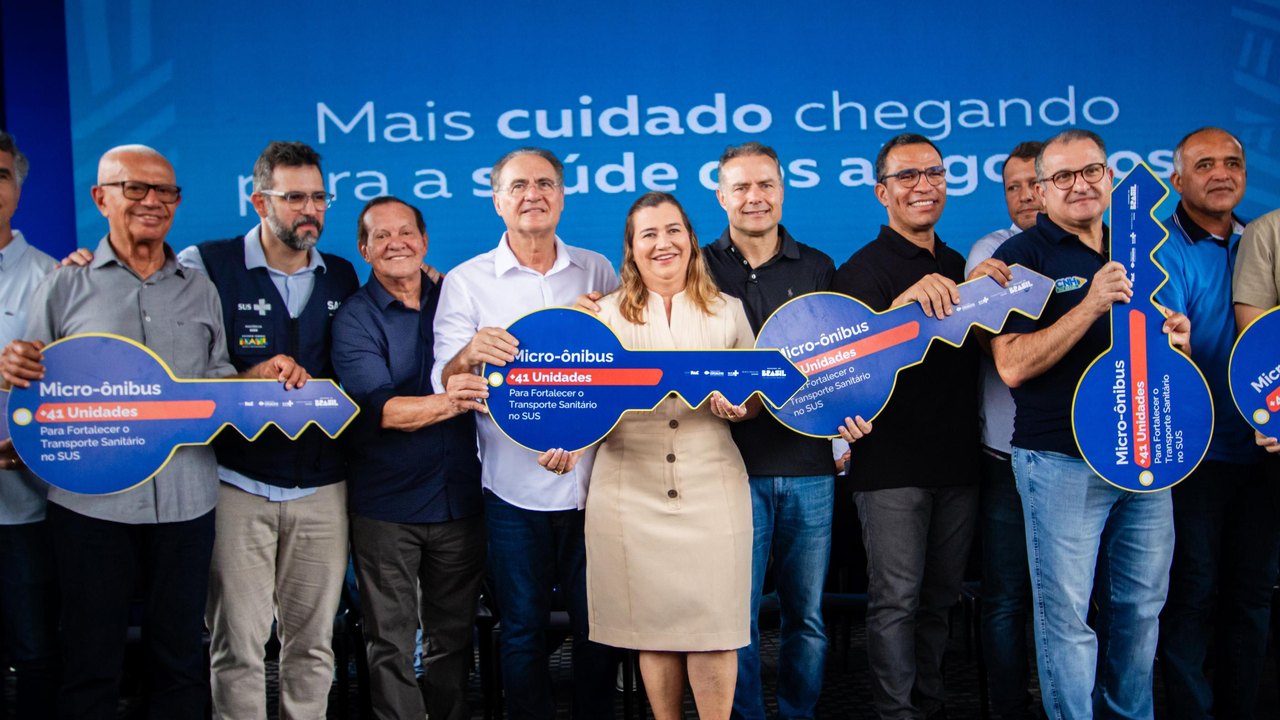 Governo de Alagoas participa da entrega de 47 veículos para o SUS em 15 municípios