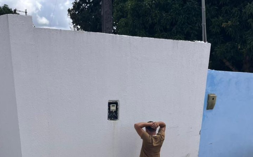 Polícia intercepta entrega de drogas em Feira Grande e prende motociclista