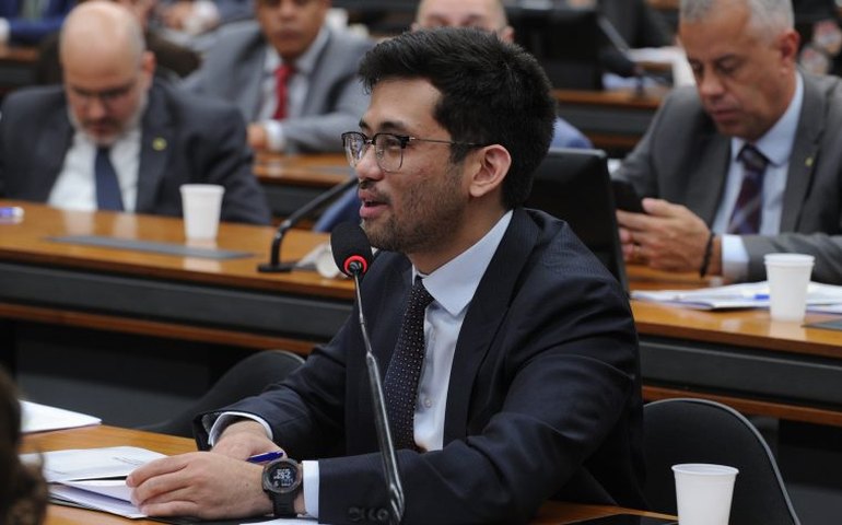 Comissão aprova acesso gratuito à agua potável e a sanitários a entregadores de aplicativos