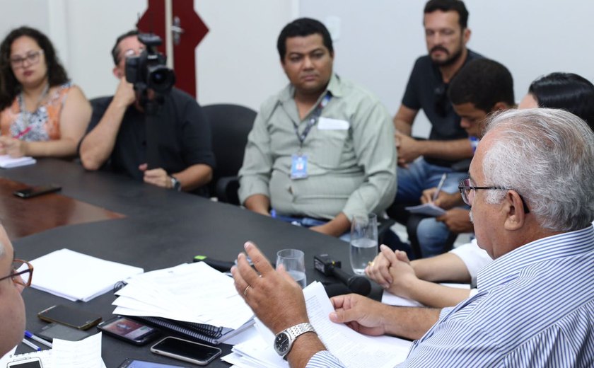 Rogério Teófilo concede entrevista coletiva no primeiro dia de sua gestão