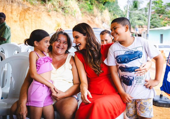 Primeira-dama de Maceió sobe as grotas e leva esperança: mais de 250 pacientes triados para cirurgias de catarata em um único dia