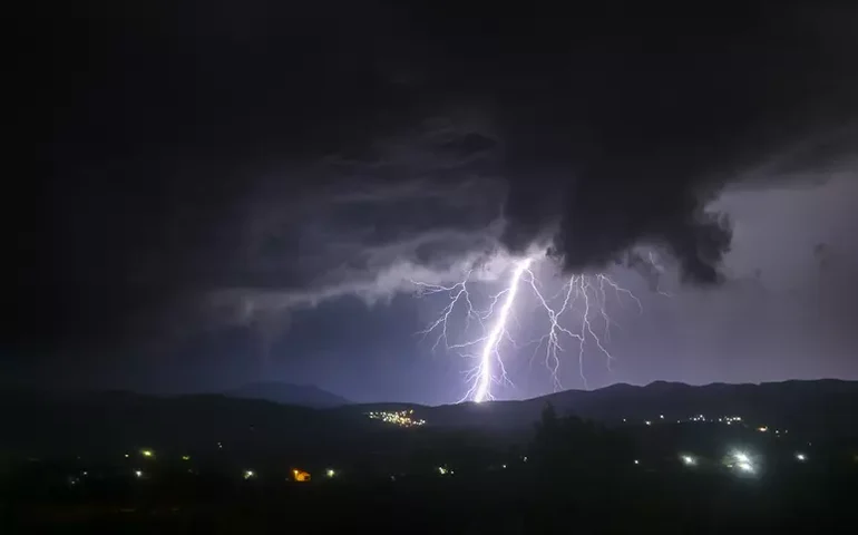 5 mil raios atingem região da Itália em apenas uma hora de chuva