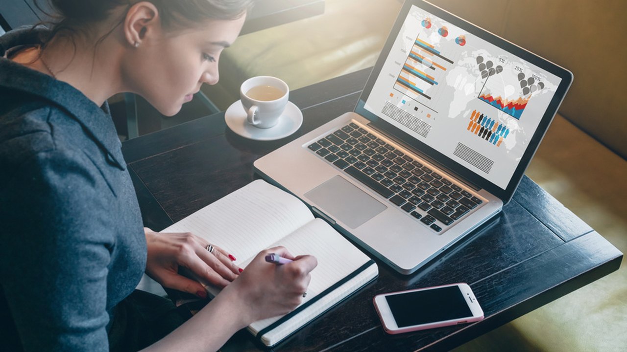 Curso gratuito de educação financeira para mulheres está com inscrições abertas 