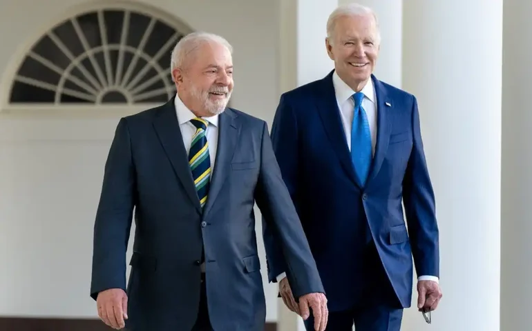 Lula conversa com Biden às 15h30 sobre eleição na Venezuela diante do aumento da tensão