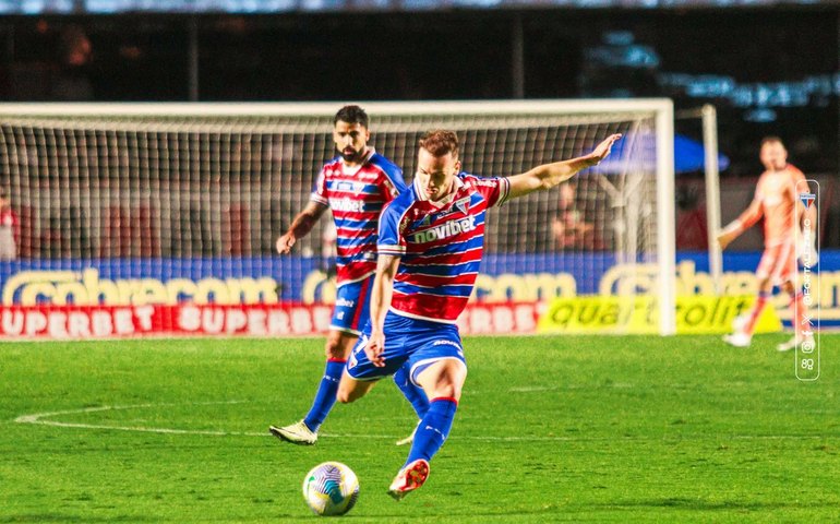 São Paulo multiplica erros, perde para o Fortaleza e deixa Carpini à beira da demissão