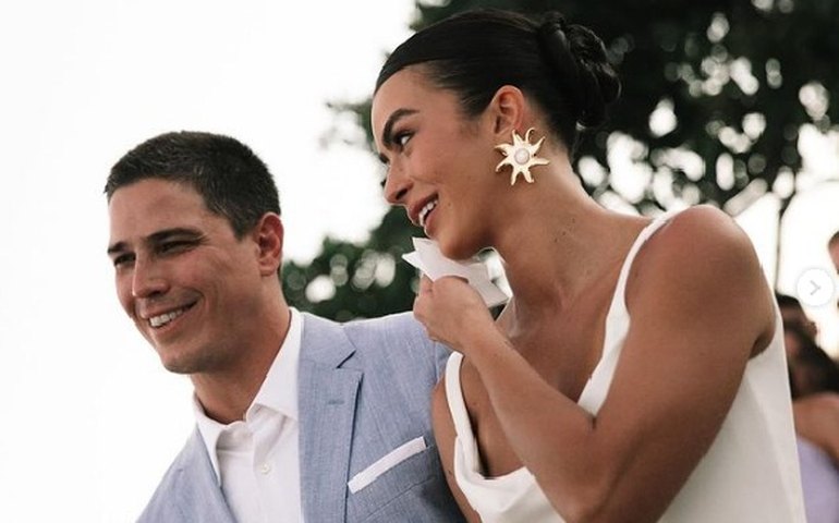 Romulo Arantes Neto e Mari Saad se casam em resort luxuoso no litoral da Bahia