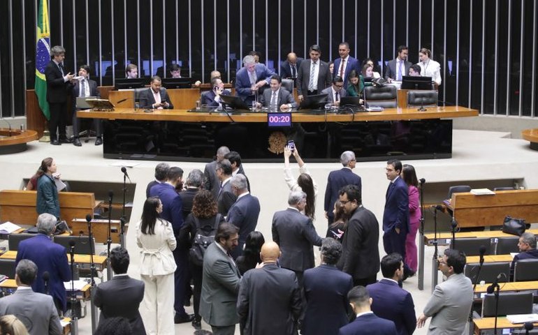 Eleições no Congresso, favoritismo e negociações: o que esperar da política em 2025?