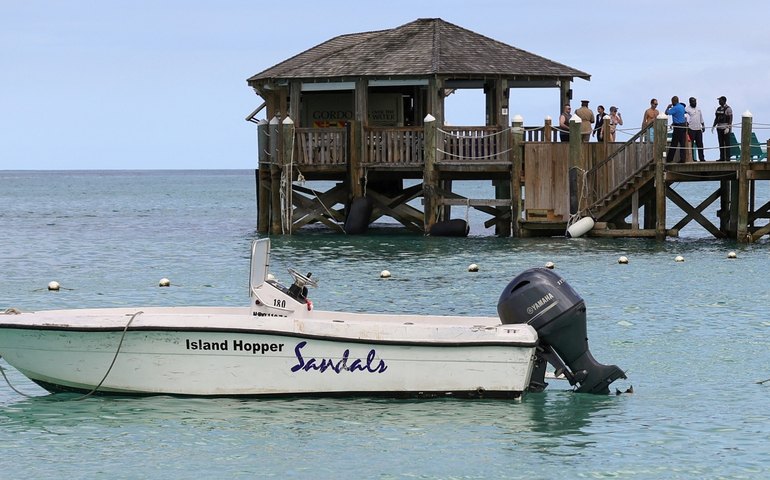 Turista americana morre após ataque de tubarão nas Bahamas; vídeo mostra momentos depois da morte