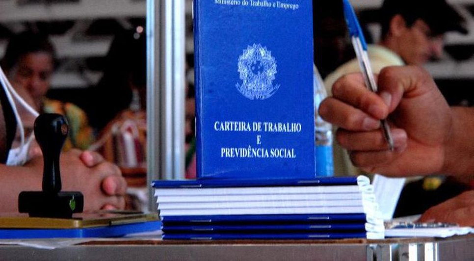 Carteira do Trabalho / Foto: Marcello Casal/Agência Brasil