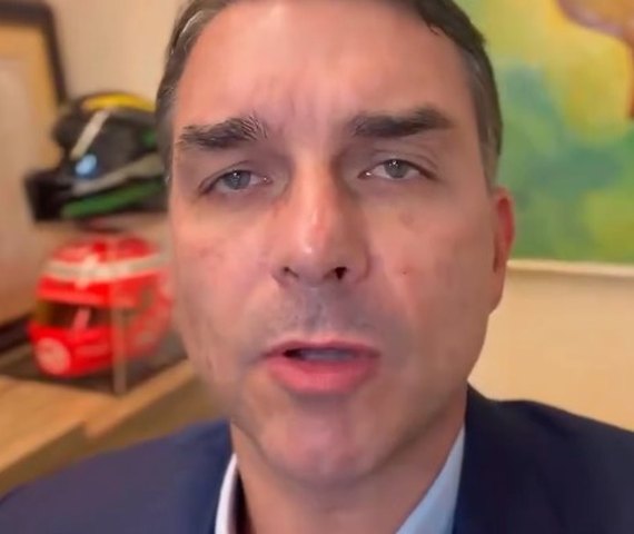 Flávio Bolsonaro vê retirada de sanções contra Moraes como gesto dos EUA pela anistia no Brasil