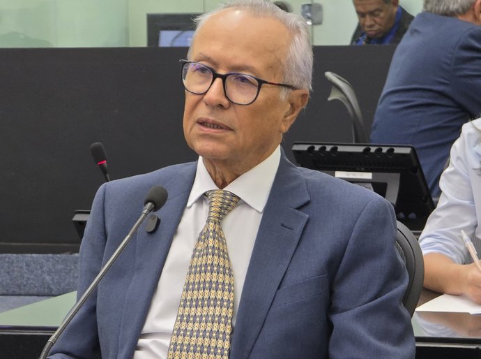 Doutor Wanderley destaca ações da Educação e faz indicação para nova escola