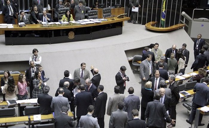 Congresso aprova LDO, mas rejeita flexibilização de contratos de estatais