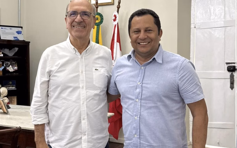 Ronaldo Lopes reassume funções como prefeito de Penedo